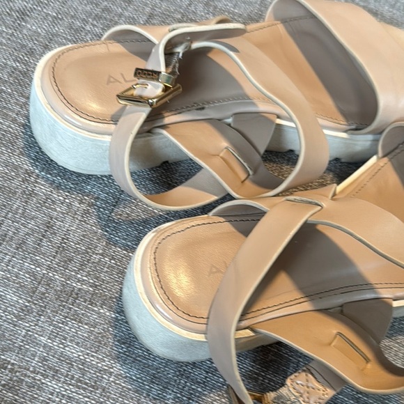 Aldo Cream Sandals with Soft Straps and Platform Sole - Picture 4 of 8